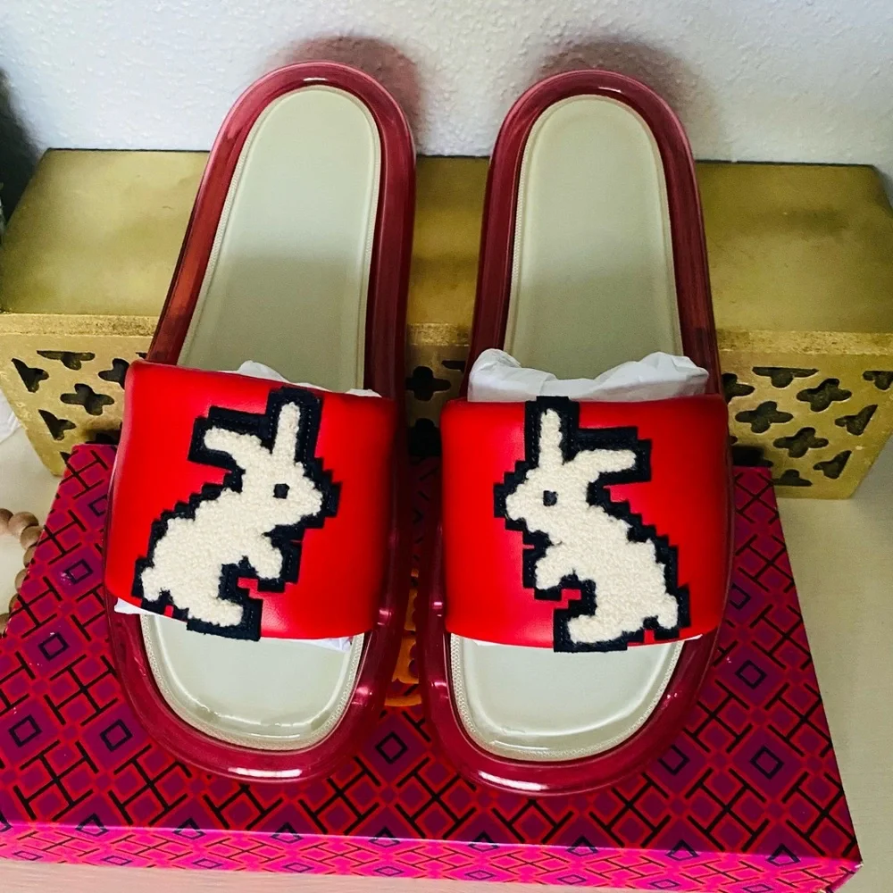 Special edition Tory Burch RABBIT BUBBLE JELLY
LEATHER (red) - Picture 2 of 6